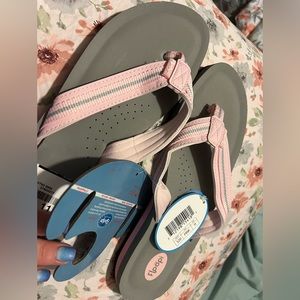 Size 11 Pink NWT flip flops by Flop NEW